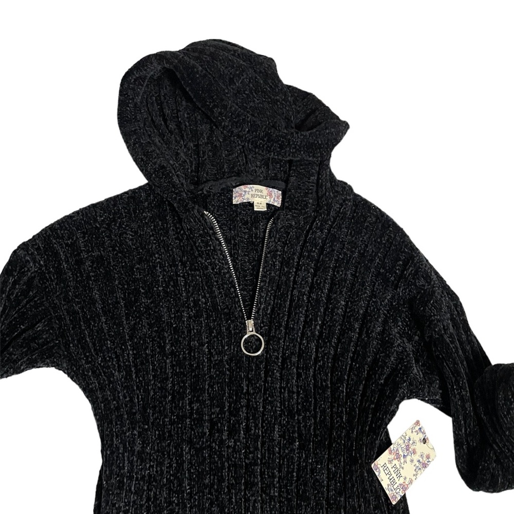 Pink Republic Women’s Size XS Black Hooded Sweater Front Quarter Zip Closure